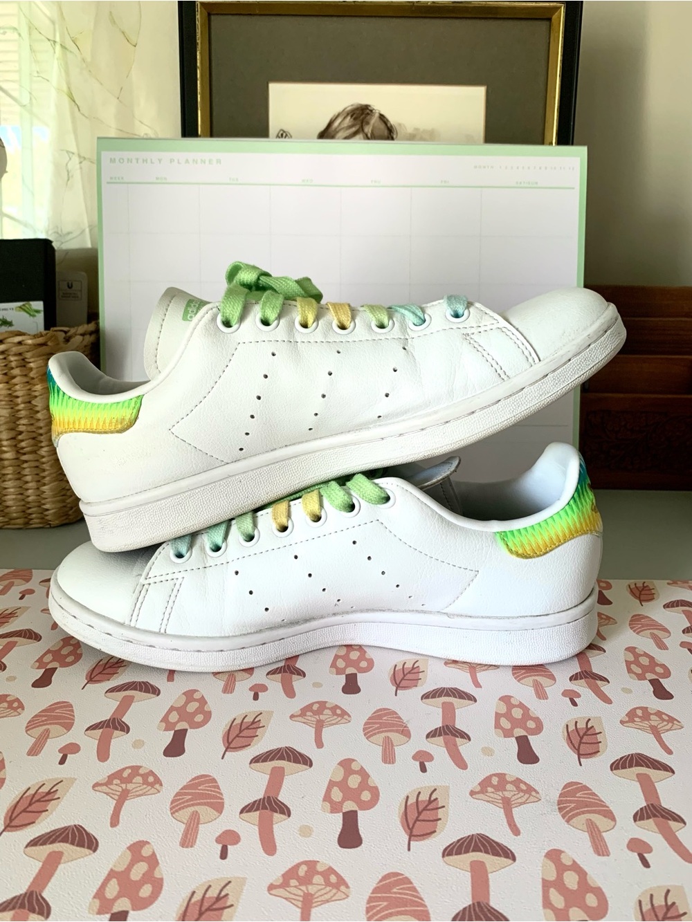 Adidas Womens Sz 9 Tinkerbell Disney Stan Smith Ombré lace